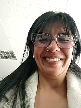 Snapshot of aisha_latina chatting on 11/28/25, 04:42 aisha latina online show from 11/28/25, 04:42