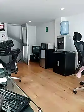 Snapshot of aisha_latina chatting on 12/02/25, 03:29 aisha latina online show from 12/02/25, 03:29