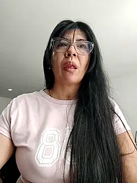 Snapshot of aisha_latina chatting on 12/03/25, 03:32 aisha latina online show from 12/03/25, 03:32