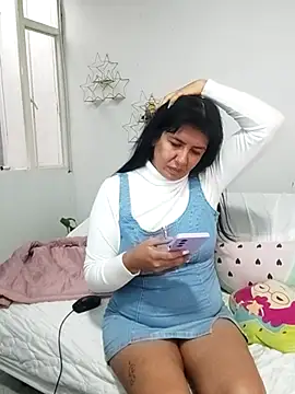 Snapshot of aisha_latina chatting on 02/18/26, 02:24 aisha latina online show from 02/18/26, 02:24