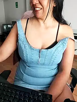 Snapshot of aisha_latina chatting on 03/03/26, 02:34 aisha latina online show from 03/03/26, 02:34