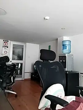 Snapshot of aisha_latina chatting on 03/05/26, 03:08 aisha latina online show from 03/05/26, 03:08