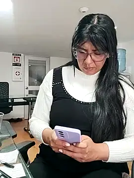 Snapshot of aisha_latina chatting on 03/10/26, 03:28 aisha latina online show from 03/10/26, 03:28