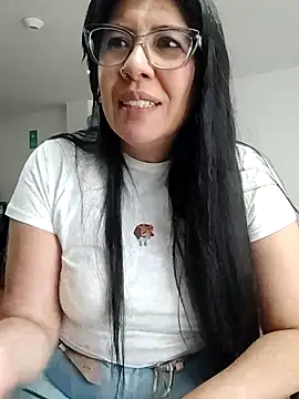 aisha latina online show from 06/12/26, 04:17