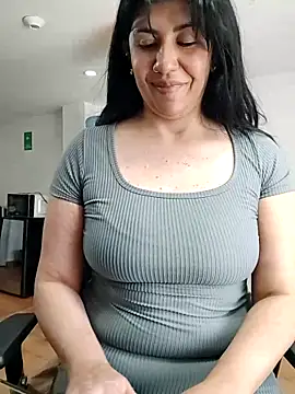 aisha latina online show from 06/22/26, 02:47