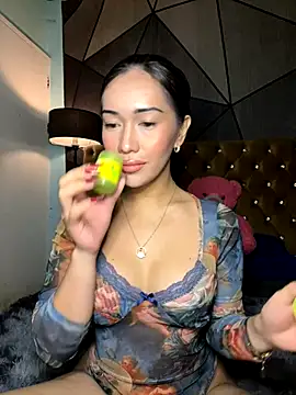 Snapshot of Jasmine_Elcock chatting on 10/04/25, 08:01 Jasmine Elcock online show from 10/04/25, 08:01