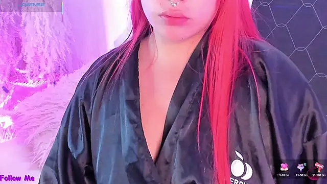 Snapshot of SophieRossi chatting on 12/18/25, 04:51 SophieRossi online show from 12/18/25, 04:51