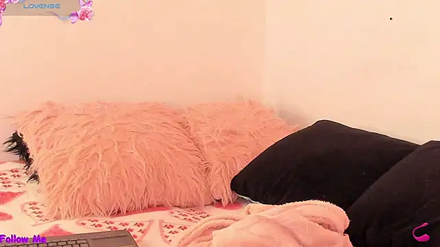 Snapshot of SophieRossi chatting on 01/12/26, 08:08 SophieRossi online show from 01/12/26, 08:08