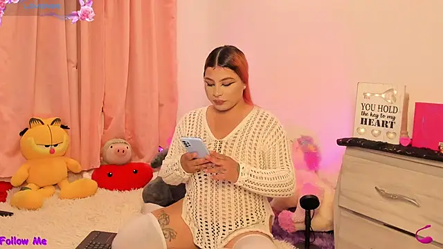 Snapshot of SophieRossi chatting on 02/12/26, 03:56 SophieRossi online show from 02/12/26, 03:56