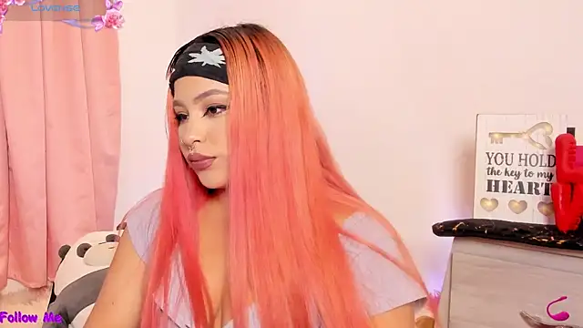 Snapshot of SophieRossi chatting on 02/13/26, 04:08 SophieRossi online show from 02/13/26, 04:08