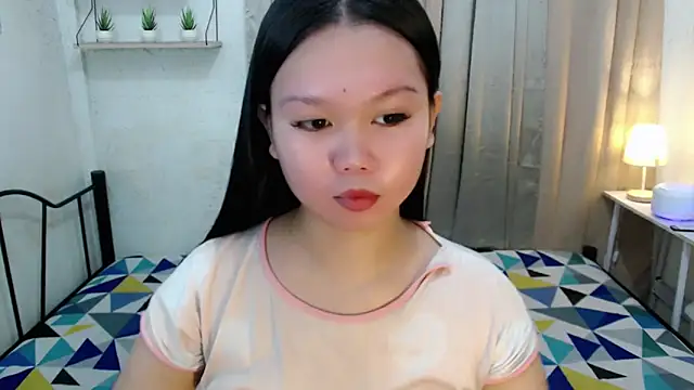 Snapshot of Vivorey_Leighn chatting on 09/18/25, 04:36 Vivorey Leighn online show from 09/18/25, 04:36