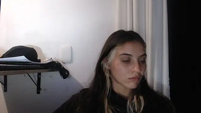 Snapshot of mariecam420 chatting on 02/14/25, 05:41 mariecam420 online show from 02/14/25, 05:41