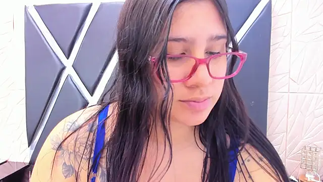 Snapshot of MiaCelestte chatting on 03/05/25, 10:10 MiaCelestte online show from 03/05/25, 10:10