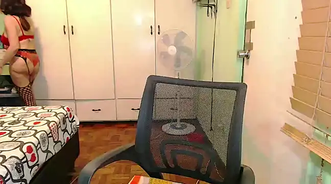 Snapshot of Ezradeliciosa chatting on 12/20/24, 02:08 Ezradeliciosa online show from 12/20/24, 02:08