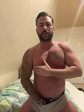 Snapshot of 2guysforu chatting on 02/04/25, 08:49 2guysforu online show from 02/04/25, 08:49
