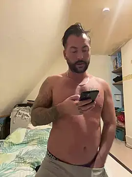Snapshot of 2guysforu chatting on 02/06/25, 05:09 2guysforu online show from 02/06/25, 05:09