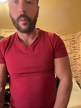 Snapshot of 2guysforu chatting on 03/17/25, 11:21 2guysforu online show from 03/17/25, 11:21