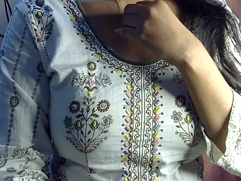 Snapshot of SiaraSiyA chatting on 01/06/26, 06:33 SiaraSiyA online show from 01/06/26, 06:33