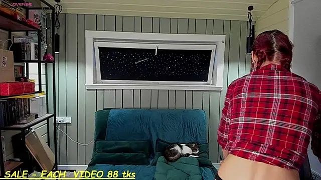 SandyChris online show from 12/17/25, 09:04