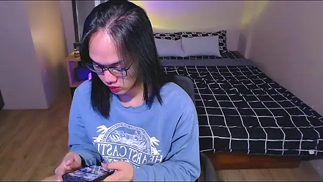 Snapshot of Ur_temptress_sam chatting on 01/18/25, 03:27 Ur temptress sam online show from 01/18/25, 03:27