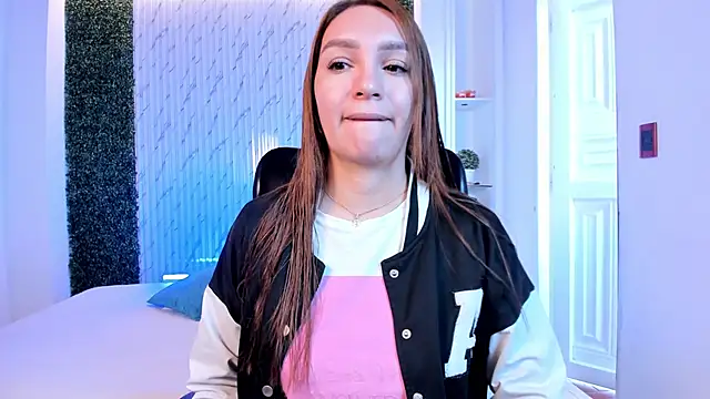 Snapshot of miataylorr1 chatting on 03/10/26, 12:32 miataylorr1 online show from 03/10/26, 12:32