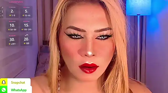 Snapshot of QUEEN_GIAMOORE69 chatting on 01/03/25, 06:14 QUEEN GIAMOORE69 online show from 01/03/25, 06:14