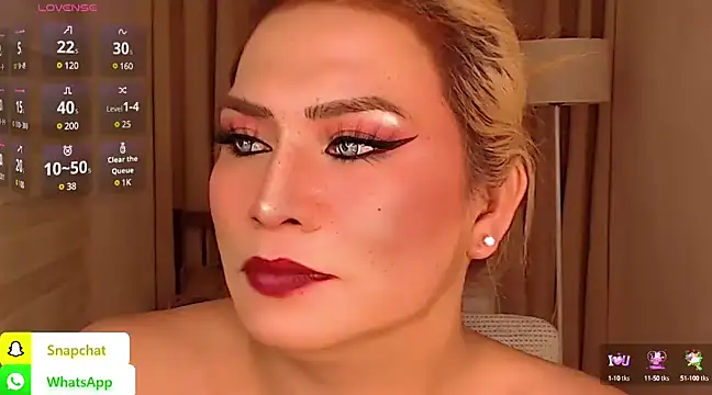 Snapshot of QUEEN_GIAMOORE69 chatting on 01/14/25, 06:34 QUEEN GIAMOORE69 online show from 01/14/25, 06:34