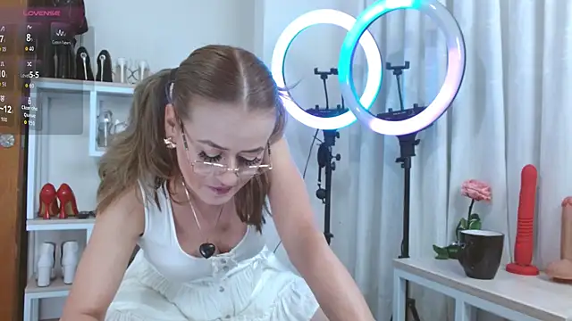 magenta maturr online show from 09/18/25, 09:28