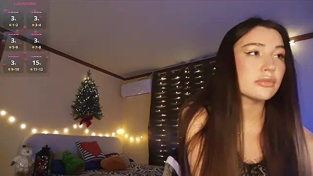 Snapshot of SoeTheReal chatting on 12/17/25, 07:31 SoeTheReal online show from 12/17/25, 07:31