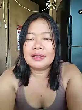 Snapshot of lickmepussy21 chatting on 02/17/26, 12:18 lickmepussy21 online show from 02/17/26, 12:18