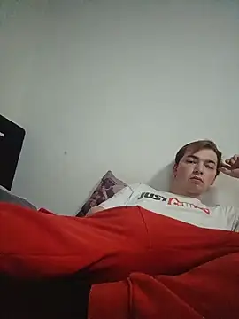 Snapshot of BigJuicy18cm chatting on 12/15/25, 10:47 BigJuicy18cm online show from 12/15/25, 10:47