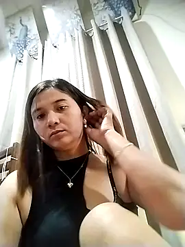 Snapshot of MS_Isabella_Snow92 chatting on 05/17/26, 10:06 MS Isabella Snow92 online show from 05/17/26, 10:06