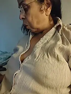 Susannemilf online show from 12/18/25, 11:11