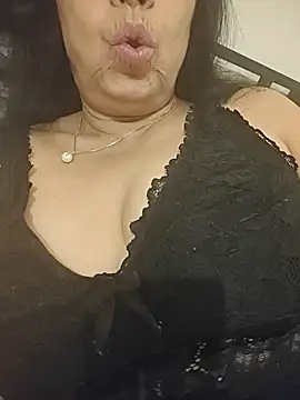 Snapshot of Susannemilf chatting on 03/21/26, 12:21 Susannemilf online show from 03/21/26, 12:21