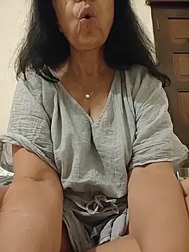 Snapshot of Susannemilf chatting on 03/22/26, 03:26 Susannemilf online show from 03/22/26, 03:26