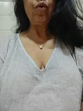 Snapshot of Susannemilf chatting on 04/21/26, 10:45 Susannemilf online show from 04/21/26, 10:45