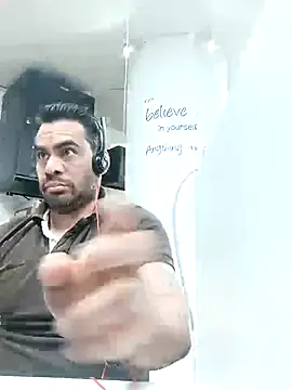 Snapshot of javiermarval83 chatting on 03/11/25, 06:08 javiermarval83 online show from 03/11/25, 06:08