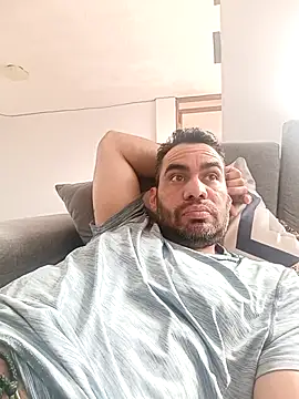 Snapshot of javiermarval83 chatting on 02/19/26, 04:03 javiermarval83 online show from 02/19/26, 04:03