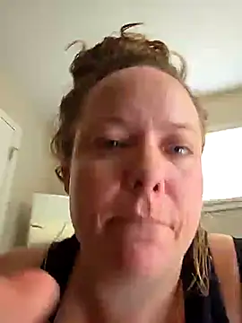 julimonroe online show from 02/25/25, 09:02