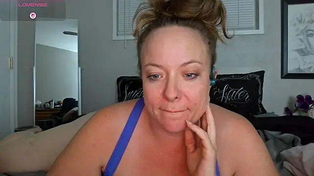 julimonroe online show from 11/04/25, 03:05