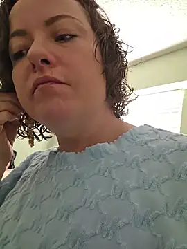 julimonroe online show from 06/18/26, 04:00