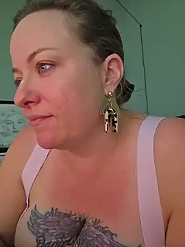 julimonroe online show from 06/19/26, 04:17