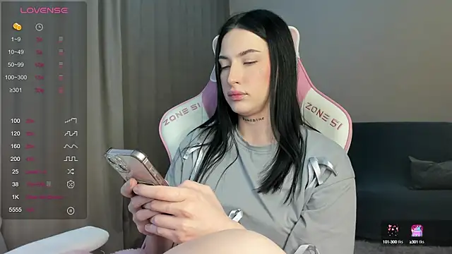 JenniferQueen11 online show from 01/05/25, 02:19