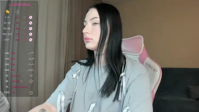 JenniferQueen11 online show from 01/17/25, 02:18