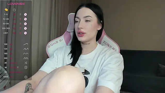 JenniferQueen11 online show from 01/19/25, 09:22