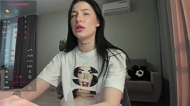 JenniferQueen11 online show from 02/07/25, 10:40