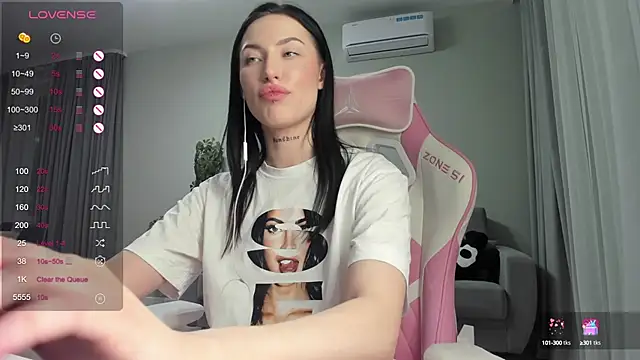 JenniferQueen11 online show from 02/07/25, 03:08