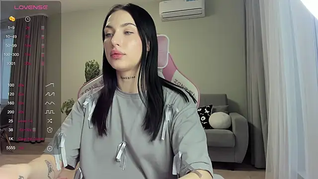 JenniferQueen11 online show from 02/09/25, 10:42