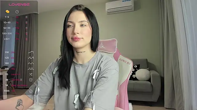 JenniferQueen11 online show from 02/12/25, 10:56