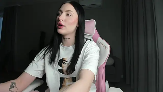 JenniferQueen11 online show from 02/19/25, 11:49